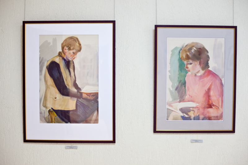 В Севастополе открылась выставка художников «Человек читающий»