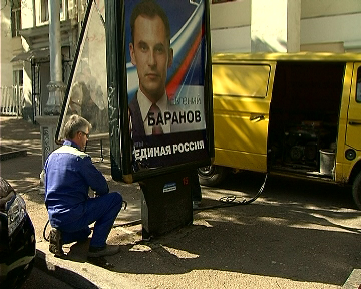 В Севастополе снесли 25 незаконных рекламных конструкций