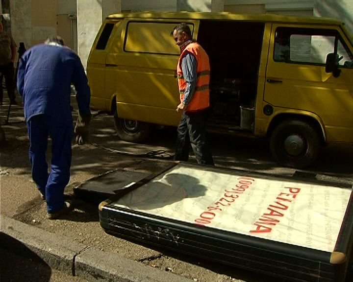 В Севастополе снесли 25 незаконных рекламных конструкций