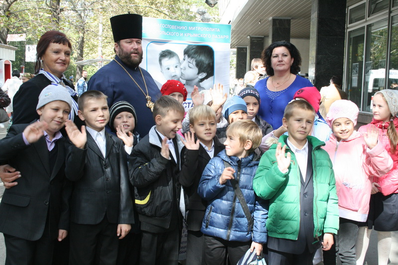 В Симферополе представили фотовыставку, посвященную радости рождения детей