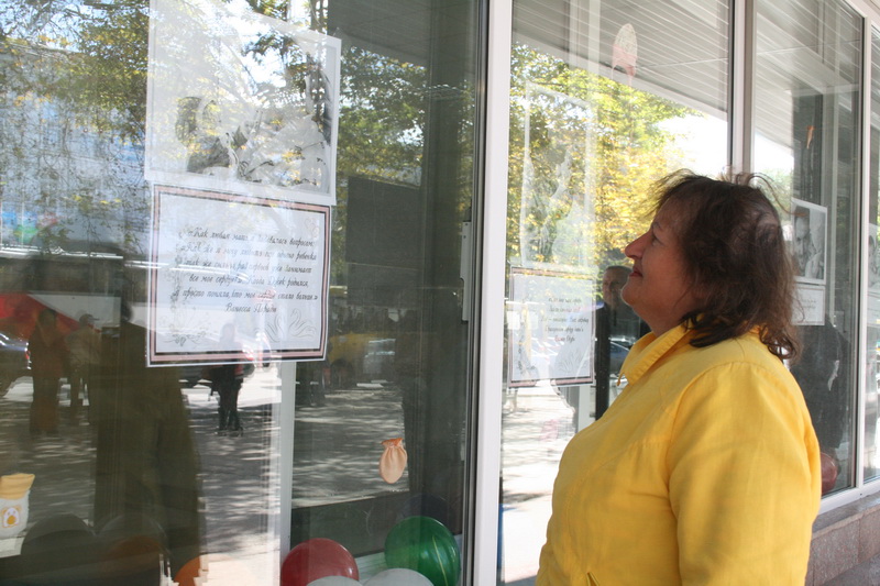 В Симферополе представили фотовыставку, посвященную радости рождения детей