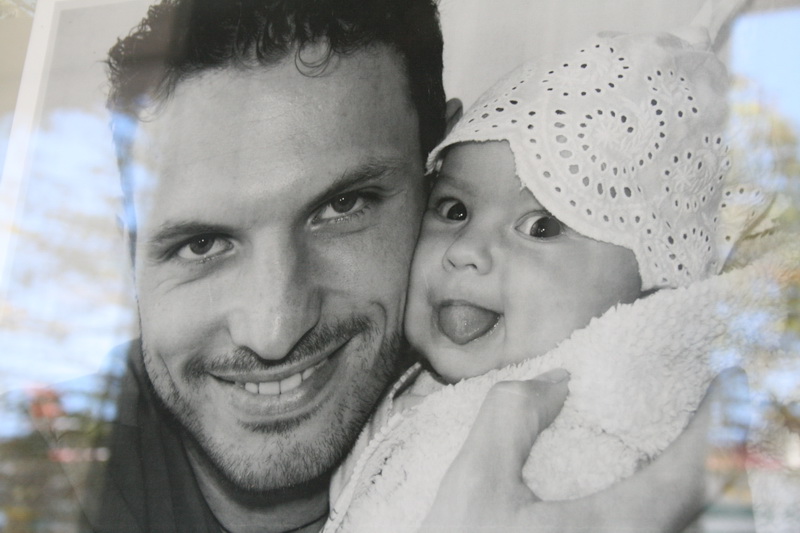 В Симферополе представили фотовыставку, посвященную радости рождения детей