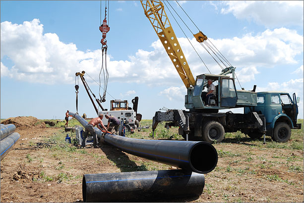 В Феодосии идет реконструкция водовода «Очистные – Приморский»