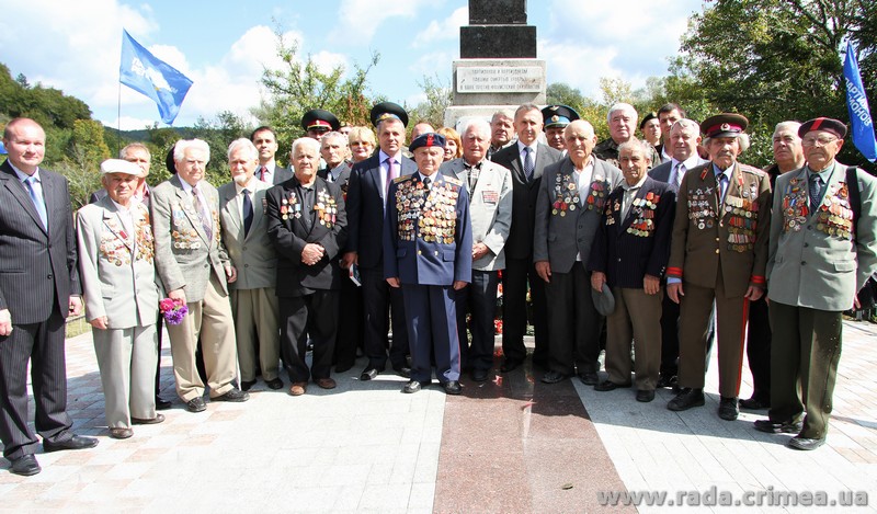 Крымский спикер открыл в Симферопольском районе отреставрированный памятник 
