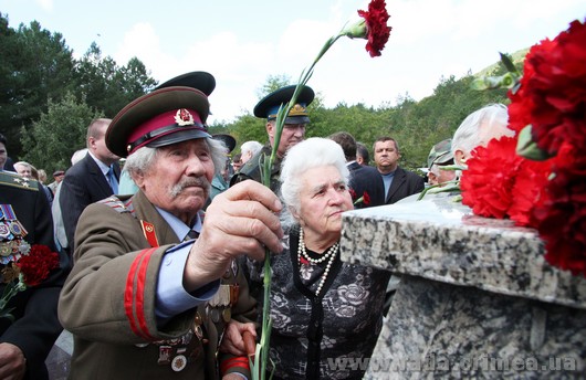 Крымский спикер открыл в Симферопольском районе отреставрированный памятник 