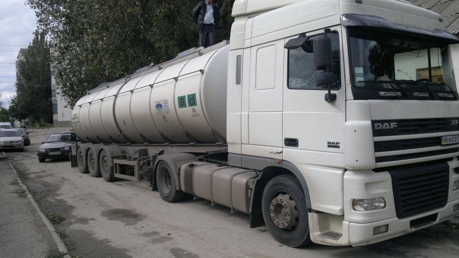 В Крыму задержали автомобиль с более 30 тыс. литров спирта