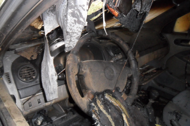 В Севастополе сгорело два автомобиля