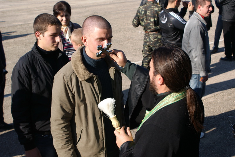 В Крыму первые 57 призывников отправились на службу