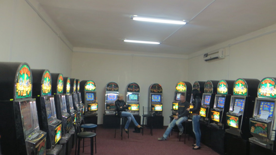 В Крыму накрыли подпольное казино с сотней игровых автоматов