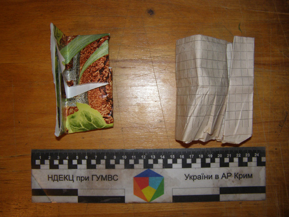 Житель Сак хранил дома наркотики и оружие