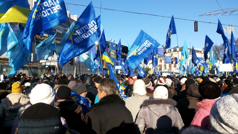 В Киеве американский телеканал заинтересовался митингующими крымчанами