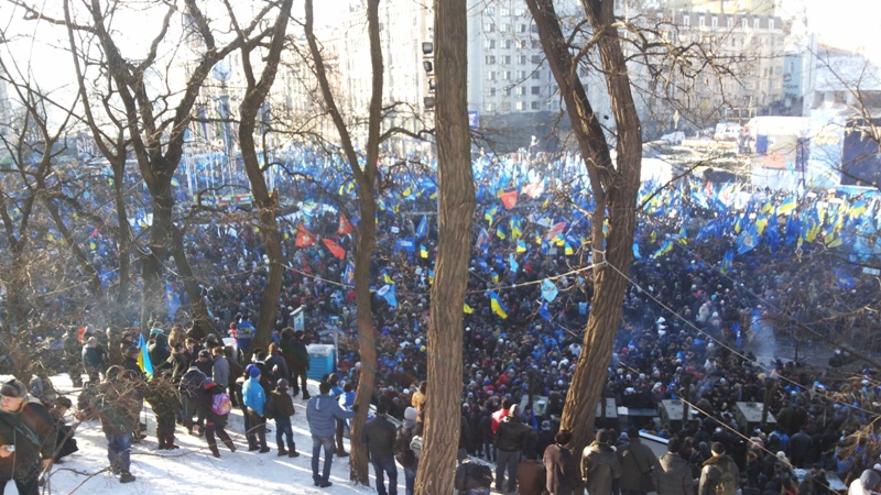 В Киеве американский телеканал заинтересовался митингующими крымчанами