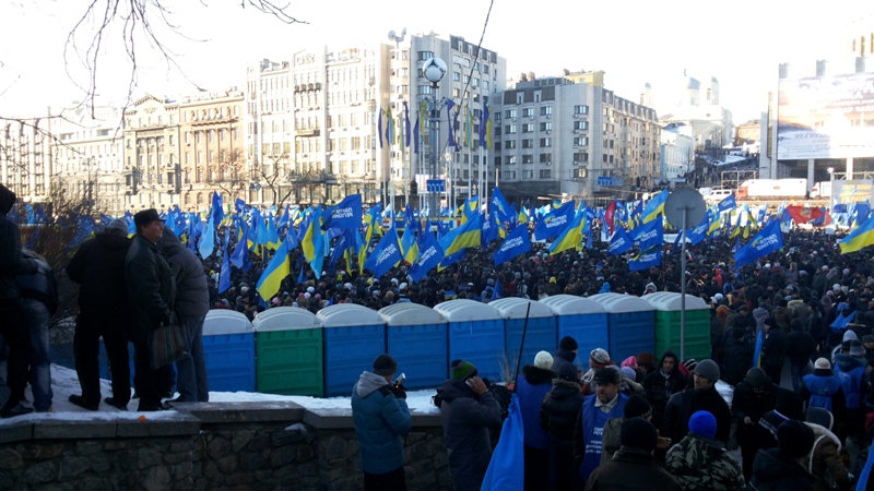 В Киеве американский телеканал заинтересовался митингующими крымчанами