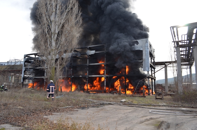 В порту возле Севастополя загорелся мазут