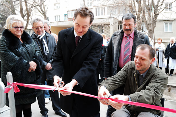 В Феодосии открыли пандус в детской поликлинике