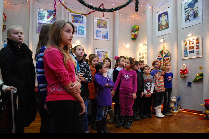 В Евпатории открыли выставку новогодних открыток и игрушек