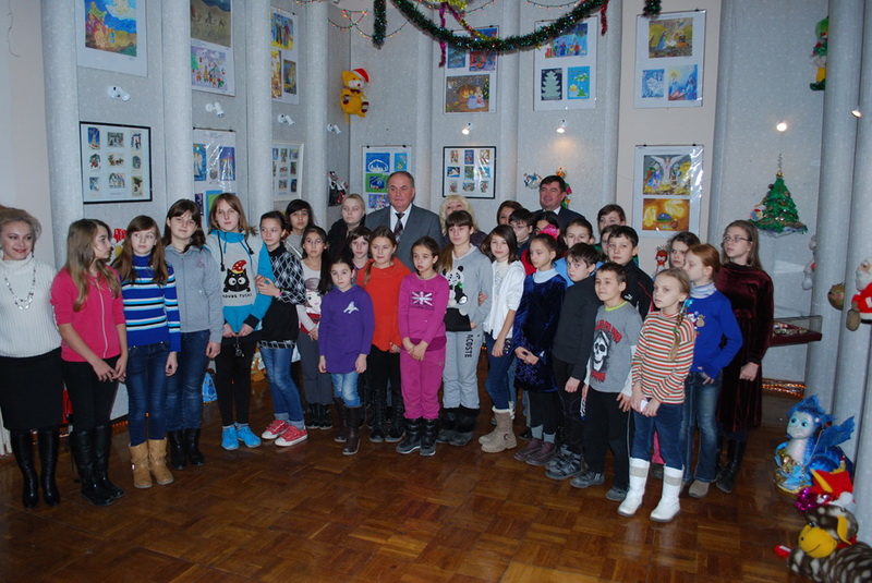 В Евпатории открыли выставку новогодних открыток и игрушек