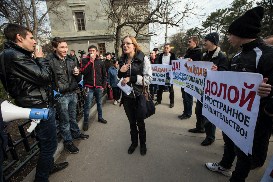 Оппозиции лучше сосредоточиться на работе, а не на критике и организации беспорядков, – крымские активисты