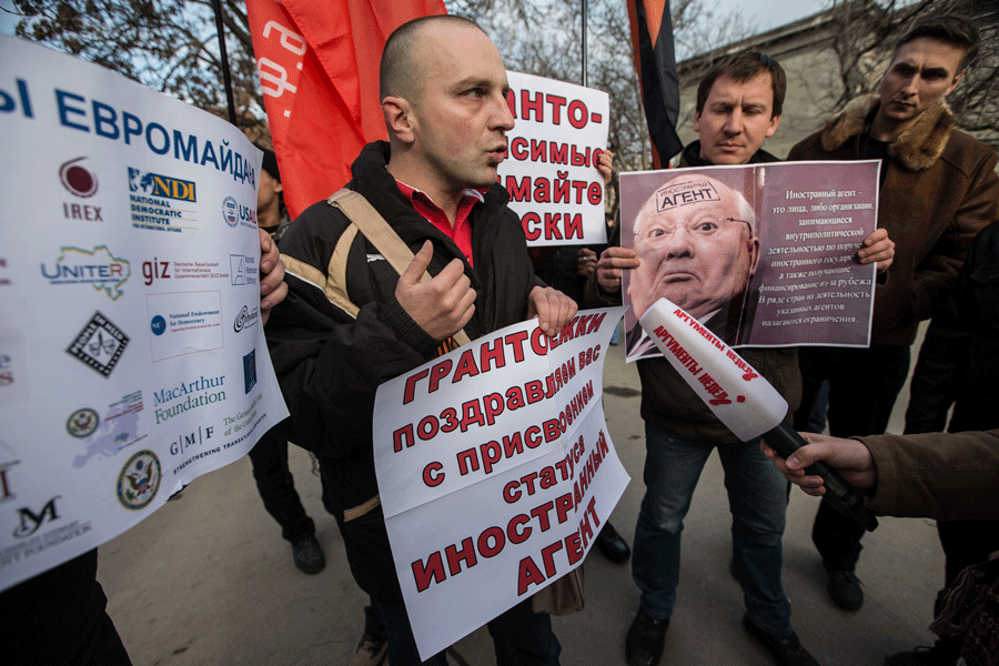 Оппозиции лучше сосредоточиться на работе, а не на критике и организации беспорядков, – крымские активисты