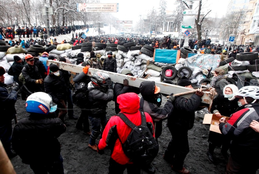 Противостояние в Киеве в фотографиях