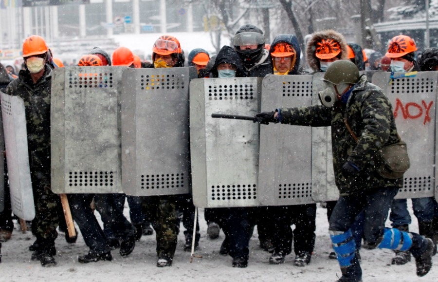 Противостояние в Киеве в фотографиях