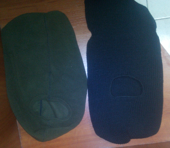 В Симферополе задержали группу молодых людей с масками и ножами