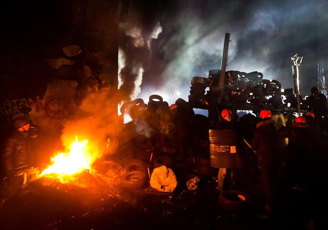 Участники беспорядков в Киеве ночью пытались штурмовать Украинский дом