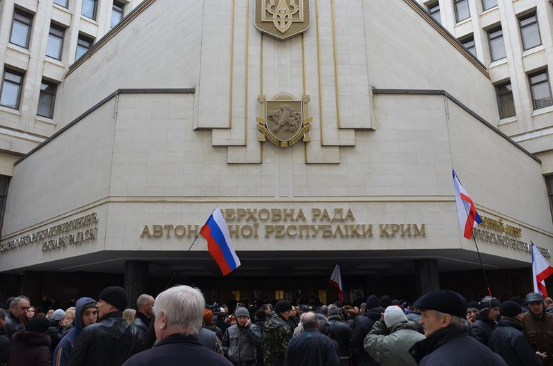 В Симферополе крымчане потребовали от власти сформировать свою позицию