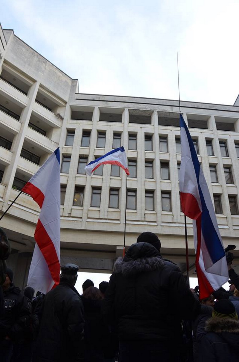 В Симферополе крымчане потребовали от власти сформировать свою позицию