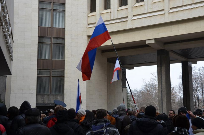 В Симферополе крымчане потребовали от власти сформировать свою позицию