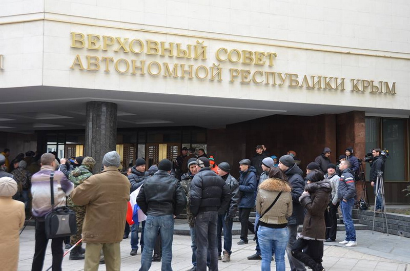 В Симферополе крымчане потребовали от власти сформировать свою позицию