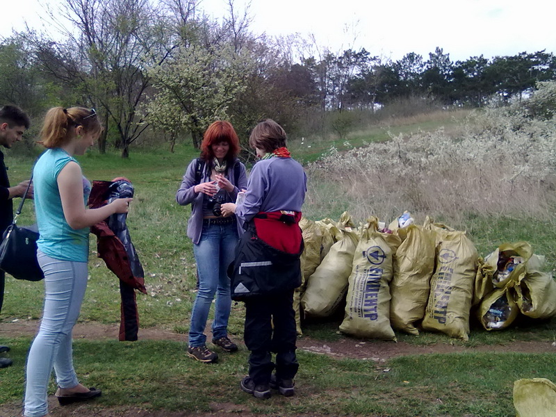 На водохранилище Симферополя прошел субботник