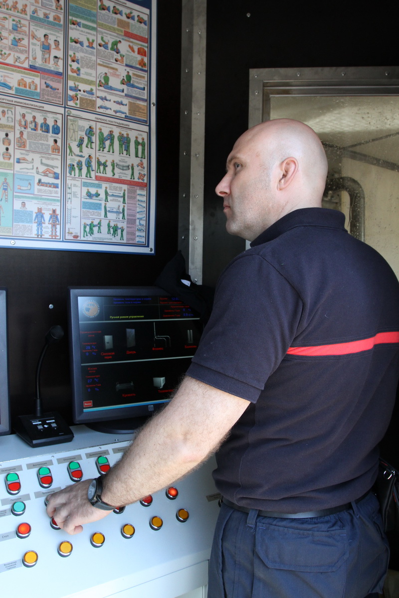 Крымские пожарные тестируют прибывшую из России технику