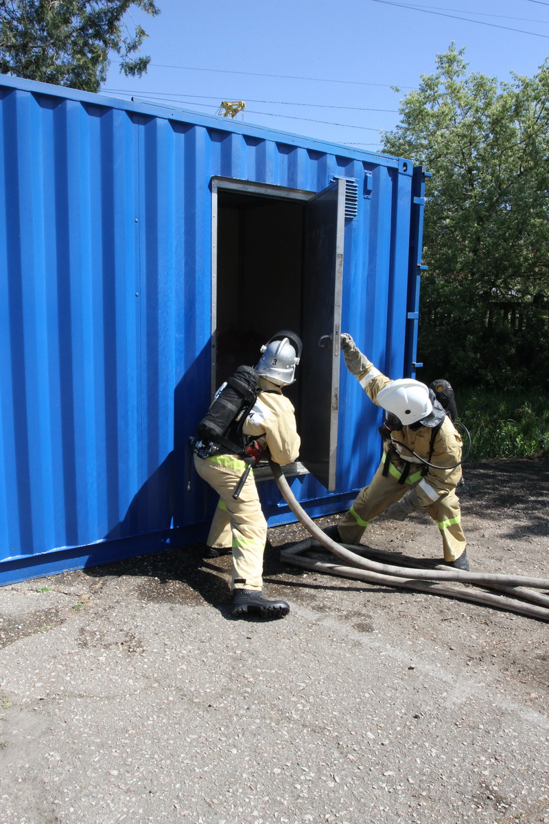 Крымские пожарные тестируют прибывшую из России технику