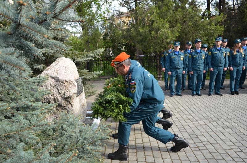 Севастопольские спасатели почтили память погибших коллег