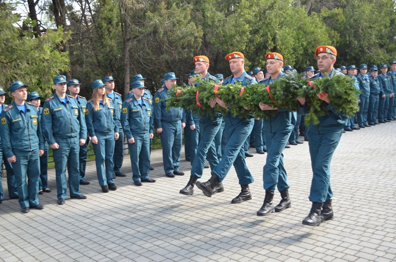Севастопольские спасатели почтили память погибших коллег