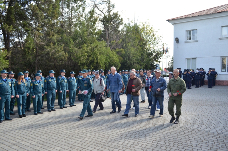 Севастопольские спасатели почтили память погибших коллег