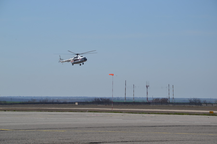Леса Крыма патрулирует вертолет МЧС 