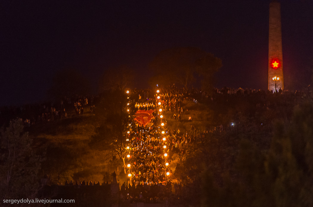В Керчи состоялось торжественное факельное шествие