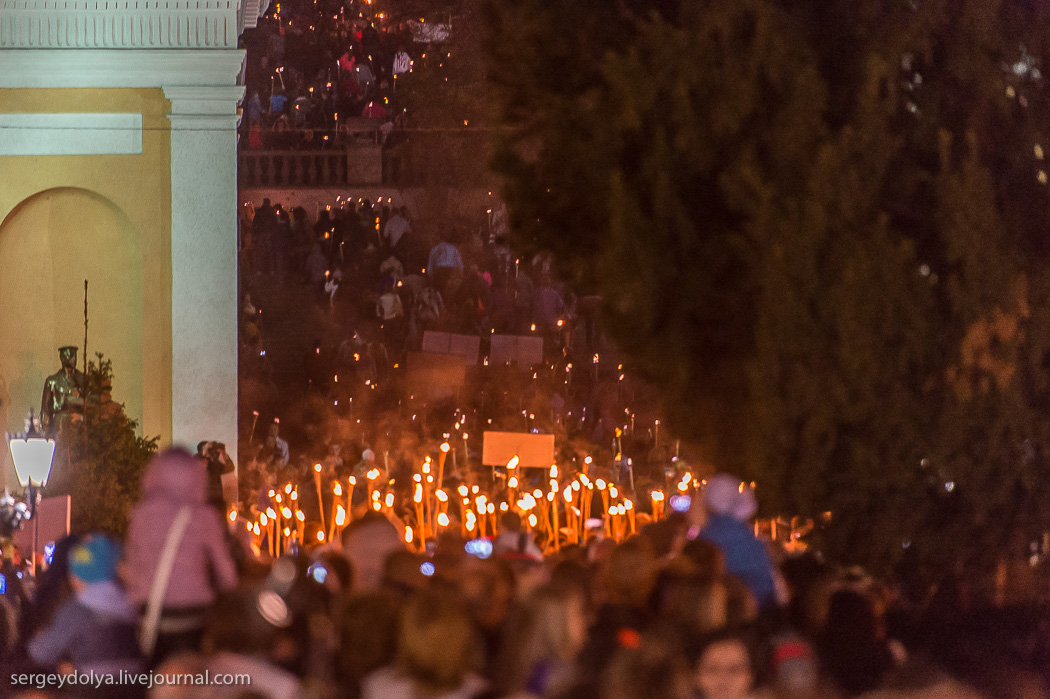 В Керчи состоялось торжественное факельное шествие