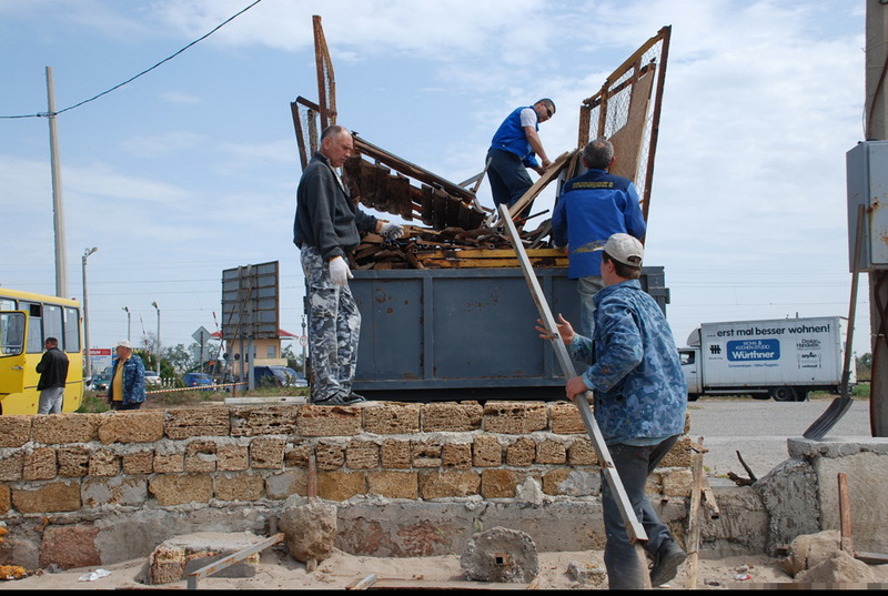 Пляжи Евпатории освободили от незаконно установленных заборов
