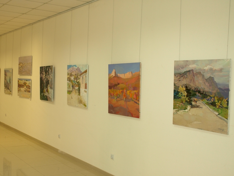 В Севастополе открылась выставка крымских пейзажей