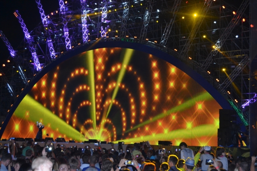 В Ялте в полночь масштабным концертом встретили День России