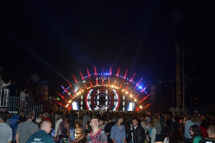 В Ялте в полночь масштабным концертом встретили День России