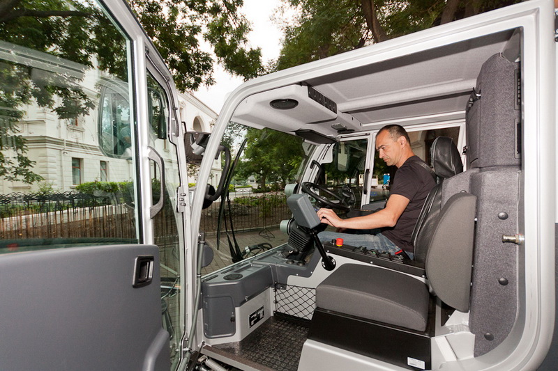 Мусор на улицах Севастополя будет убирать роботизированная машина