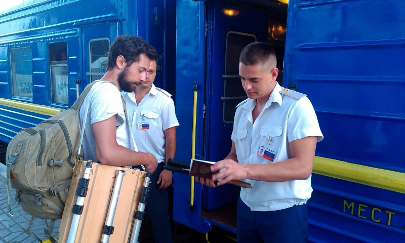 Из Симферополя в Москву отправился первый состав в объезд Украины