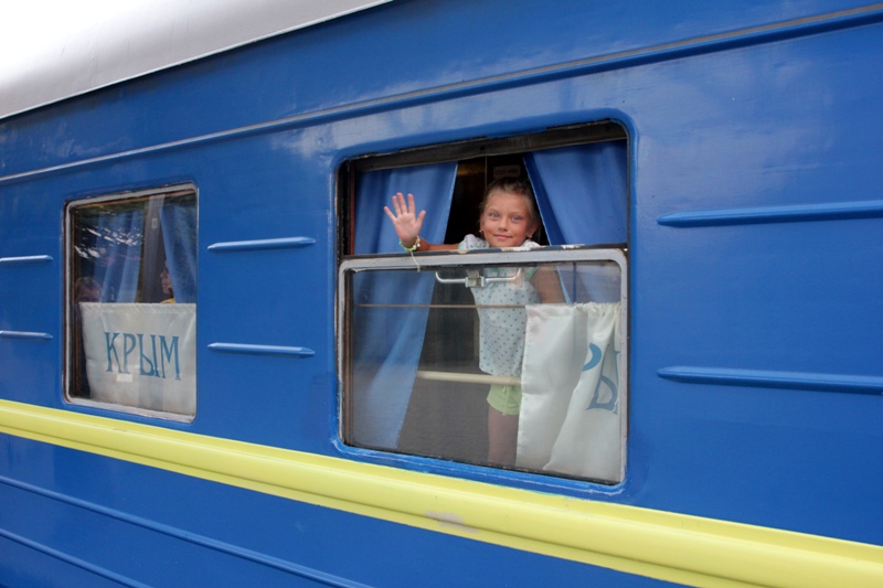 Из Симферополя в Москву отправился первый состав в объезд Украины