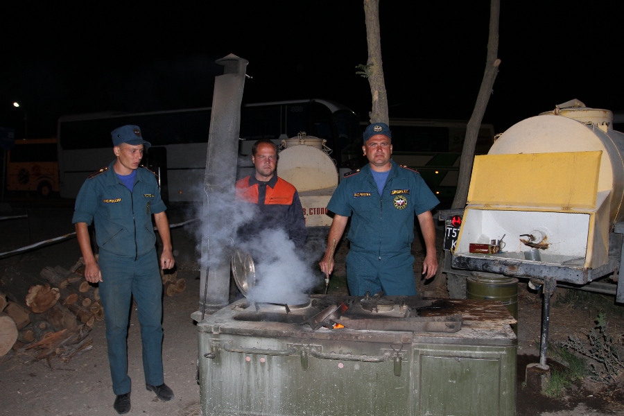 На Керченской переправе дежурят сотрудники МЧС