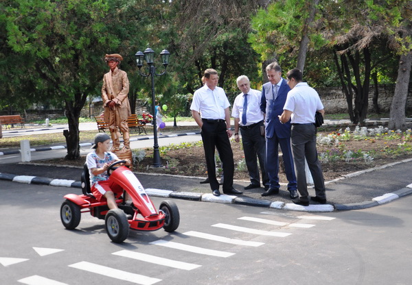В Симферополе реконструировали детский городок безопасности дорожного движения Дорожное движение, В Симферополе реконструировали детский городок безопасности дорожного движения