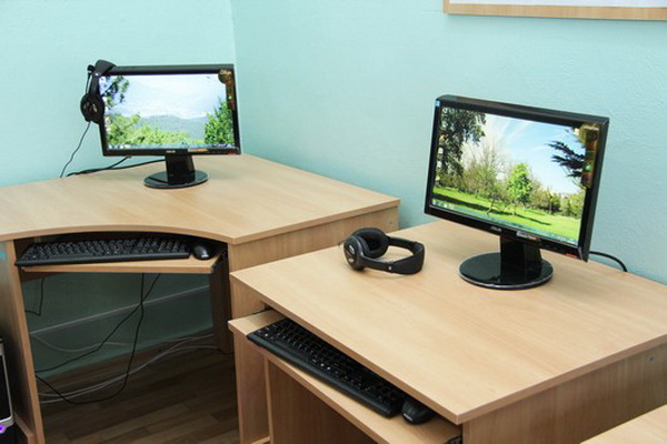 Школе в Советском районе подарили компьютерный класс и буквари Школе в Советском районе подарили компьютерный класс и буквари